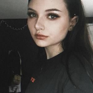 Meet your Posher, Chloe